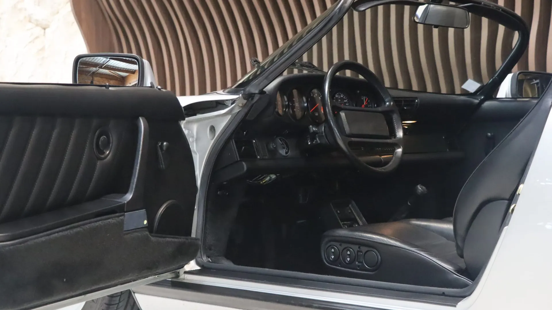 Porsche 911 — photo 9