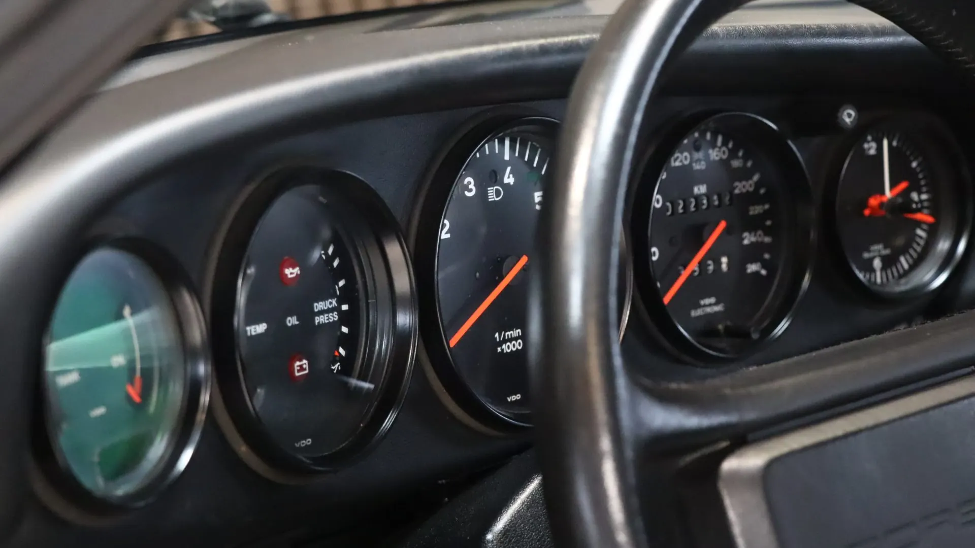 Porsche 911 — photo 17