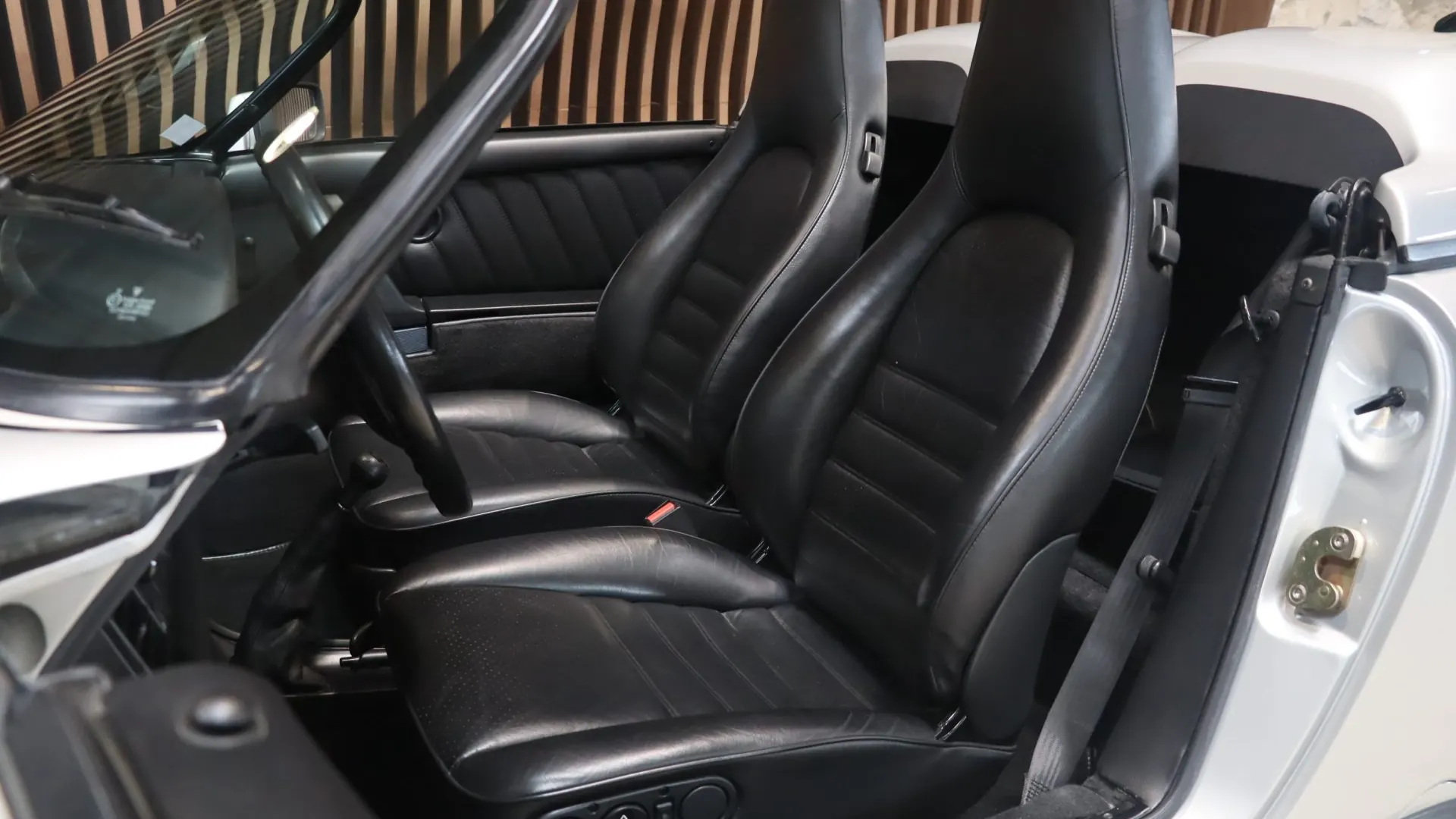 Porsche 911 — photo 7