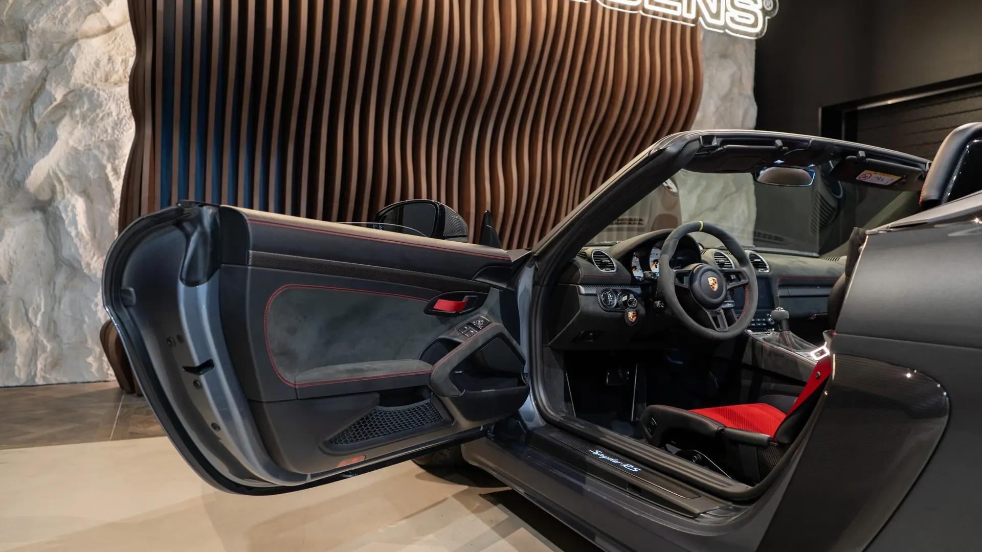 Porsche 718 — photo 11