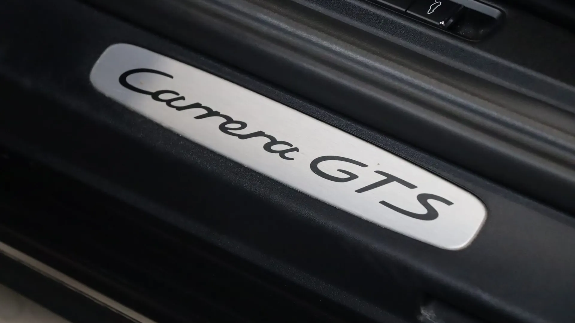 Porsche 911 — photo 12