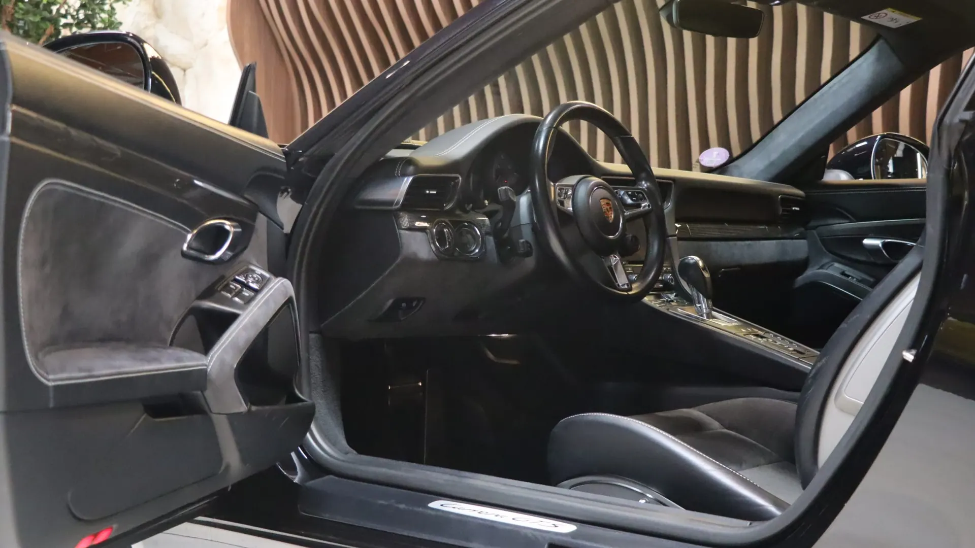 Porsche 911 — photo 8