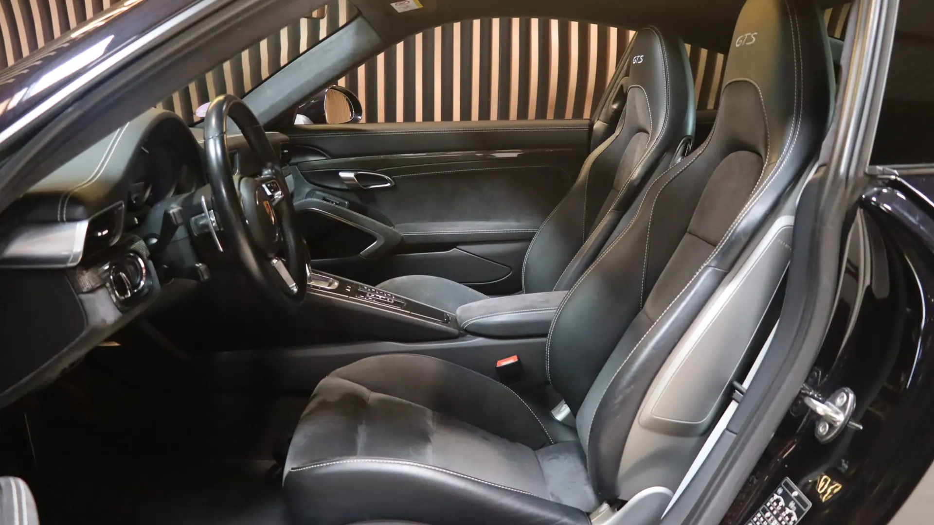 Porsche 911 — photo 7