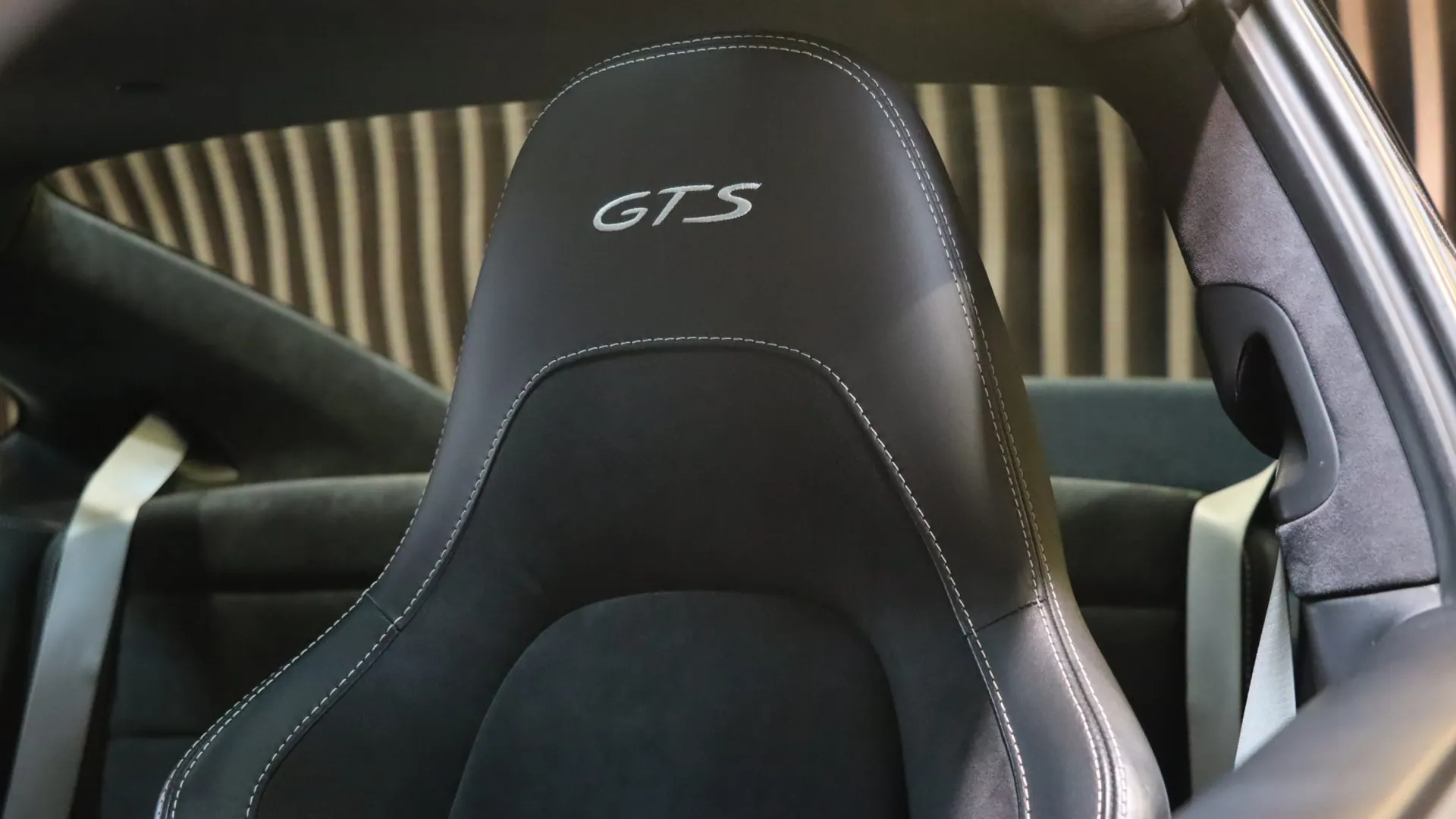 Porsche 911 — photo 37