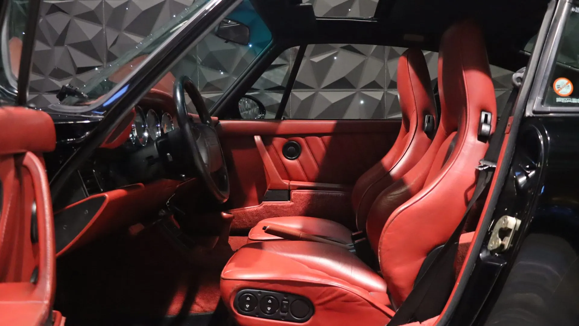 Porsche 911 — photo 7
