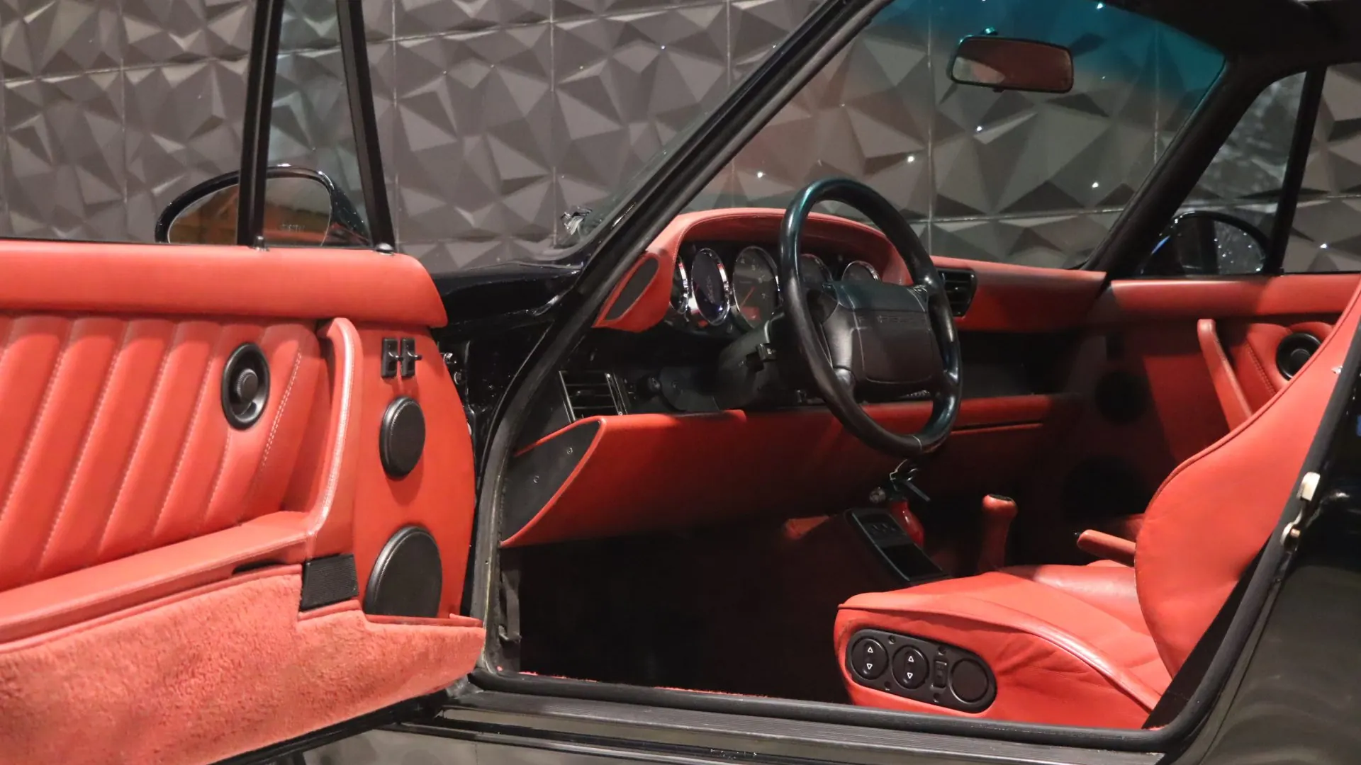 Porsche 911 — photo 8