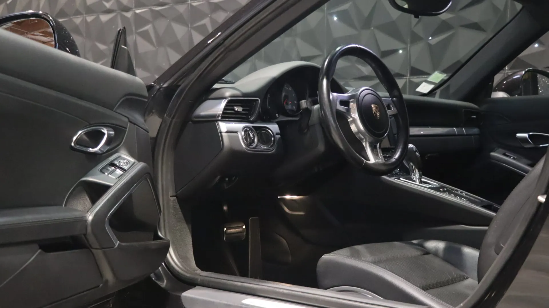 Porsche 911 — photo 8