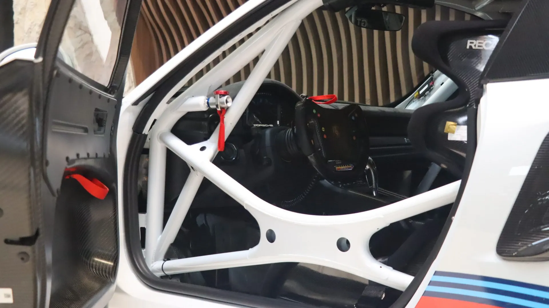Porsche 911 — photo 8