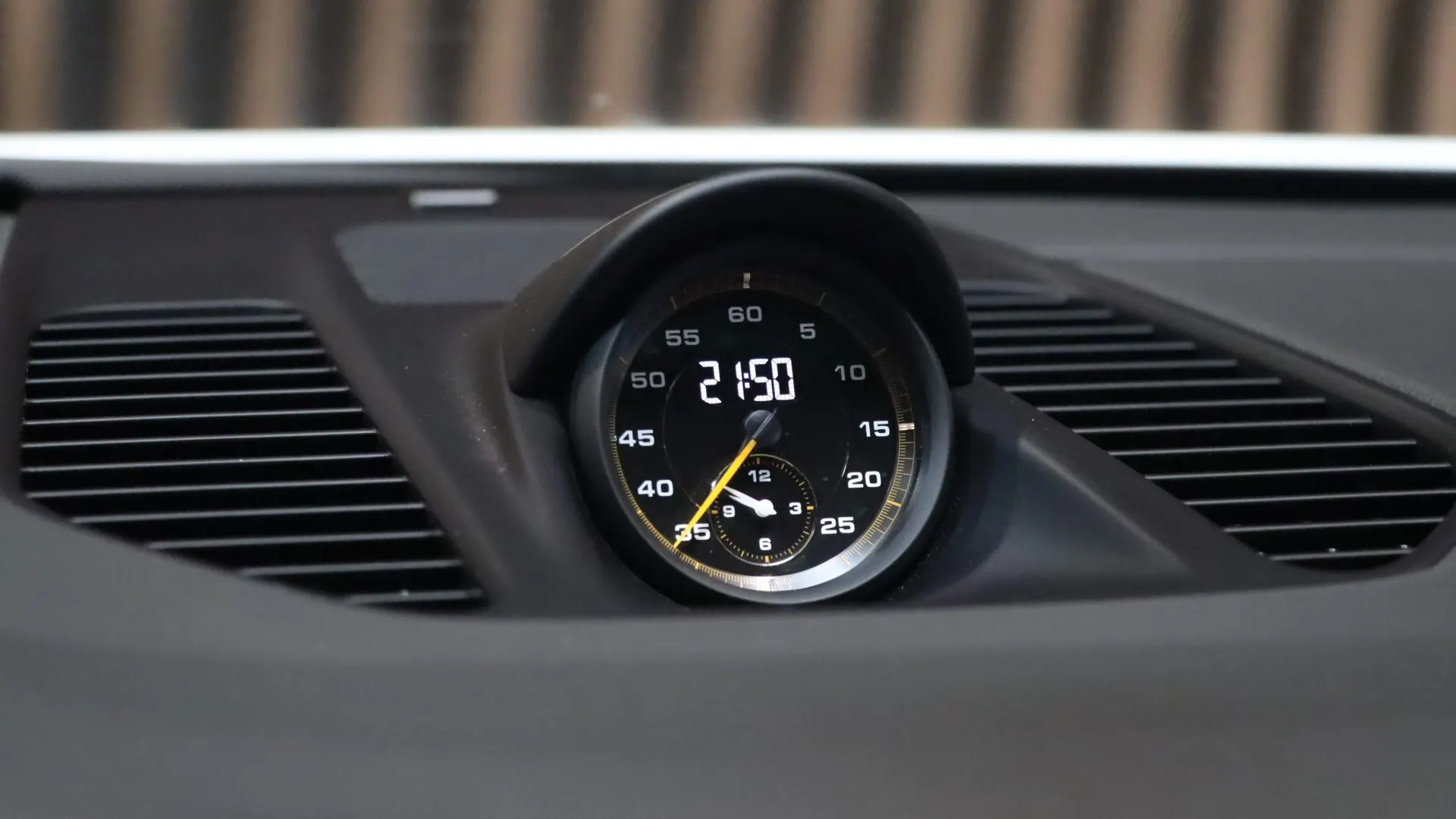 Porsche 911 — photo 24