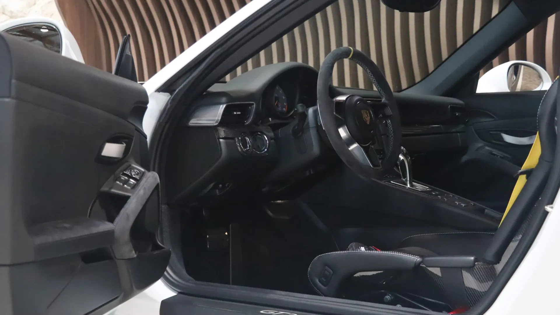 Porsche 911 — photo 8