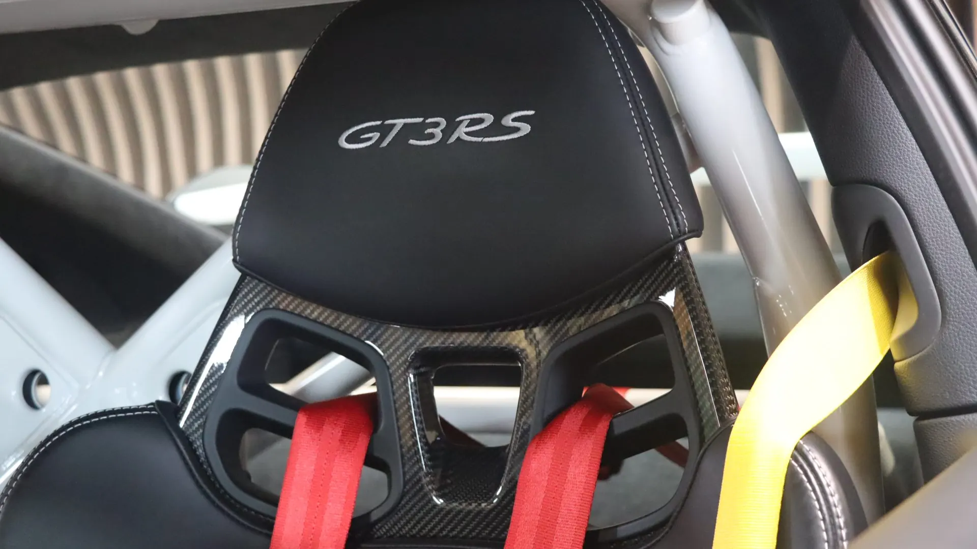 Porsche 911 — photo 33