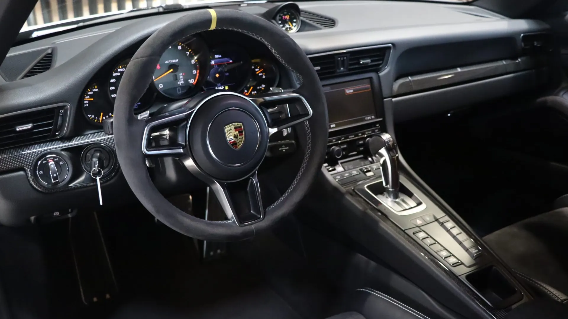Porsche 911 — photo 15