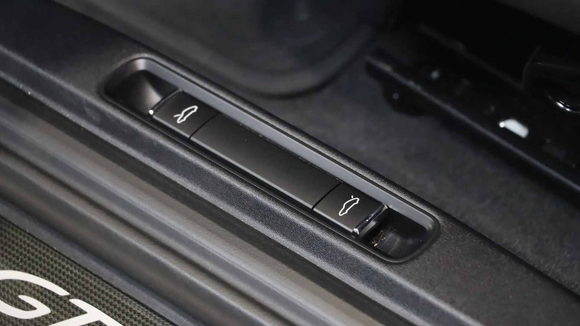 Porsche 911 — photo 13
