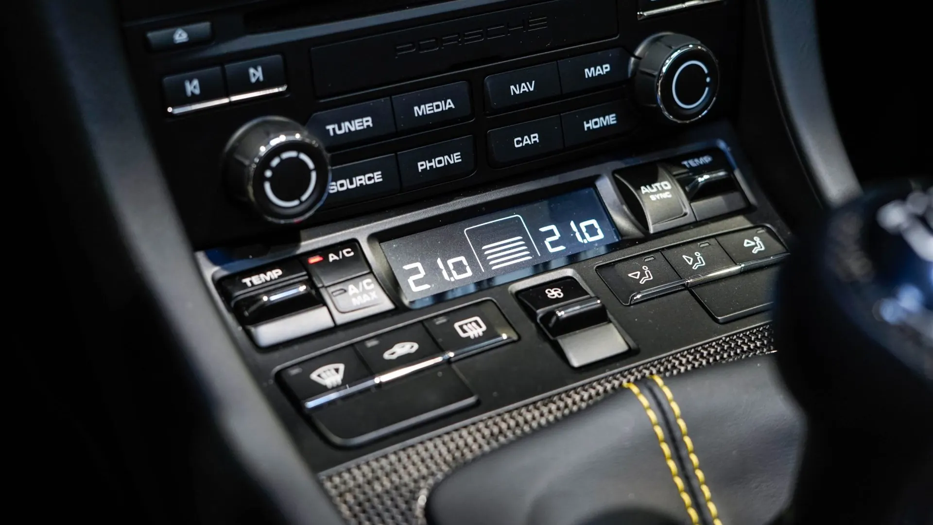 Porsche 911 — photo 41