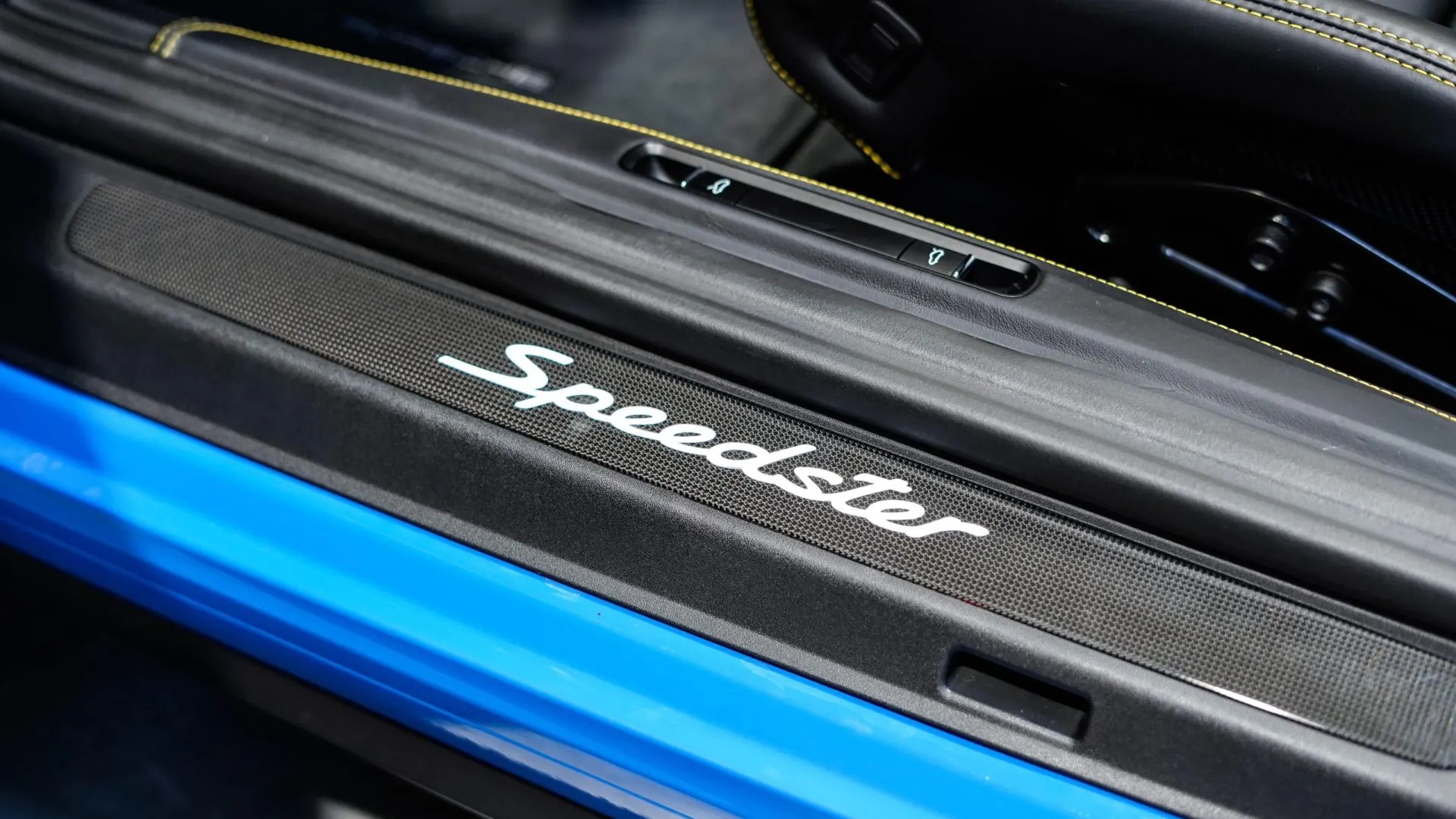 Porsche 911 — photo 33