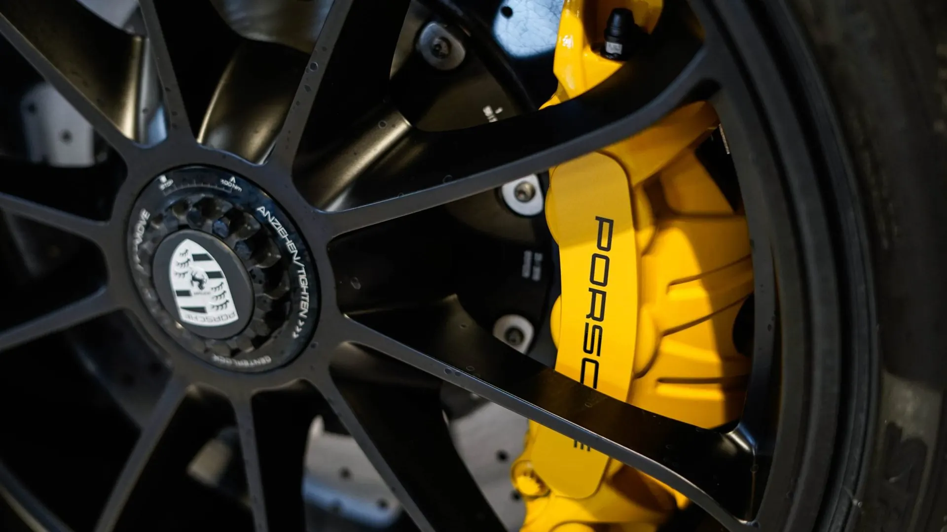 Porsche 911 — photo 25