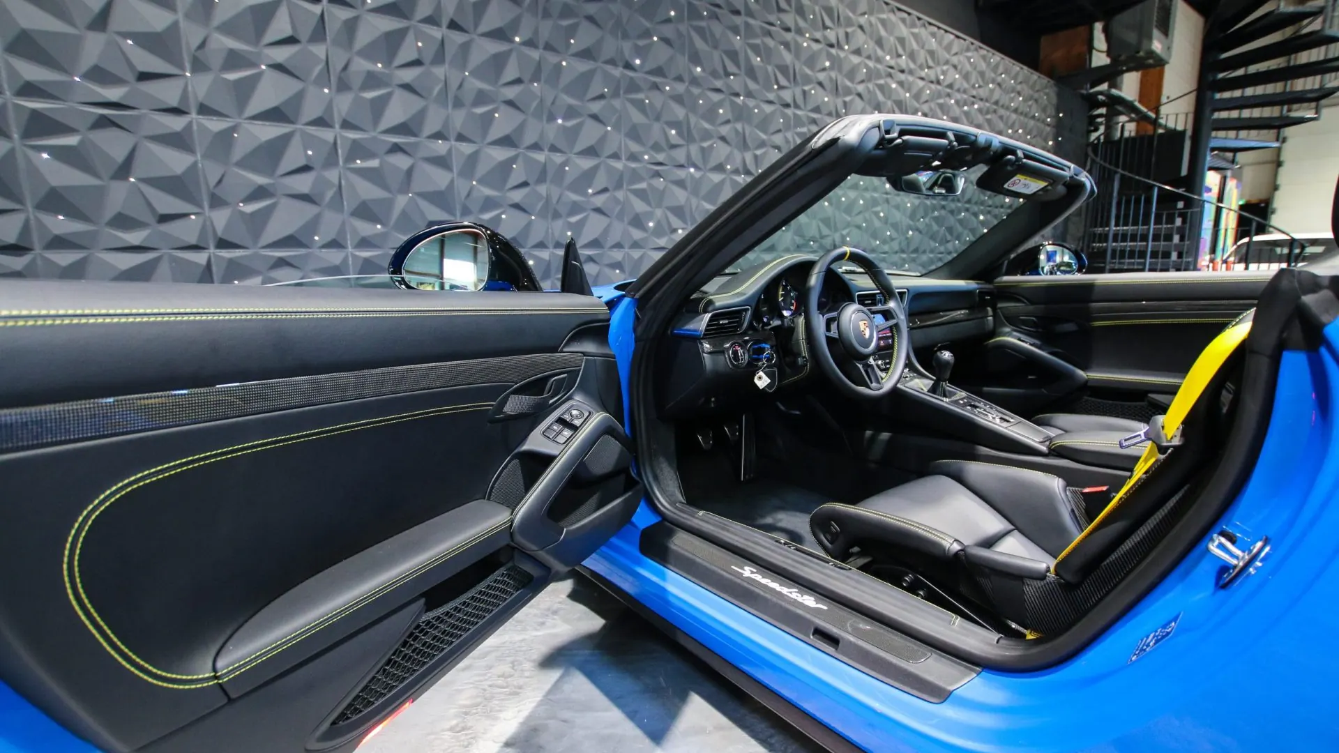 Porsche 911 — photo 7