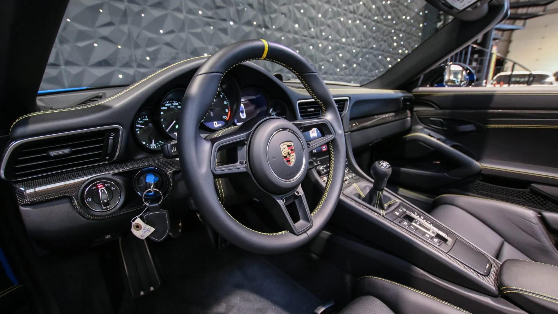 Porsche 911 — photo 9