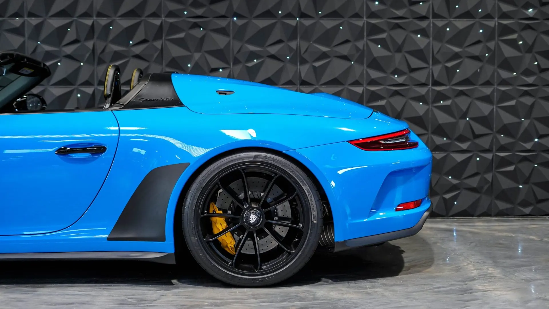Porsche 911 — photo 31