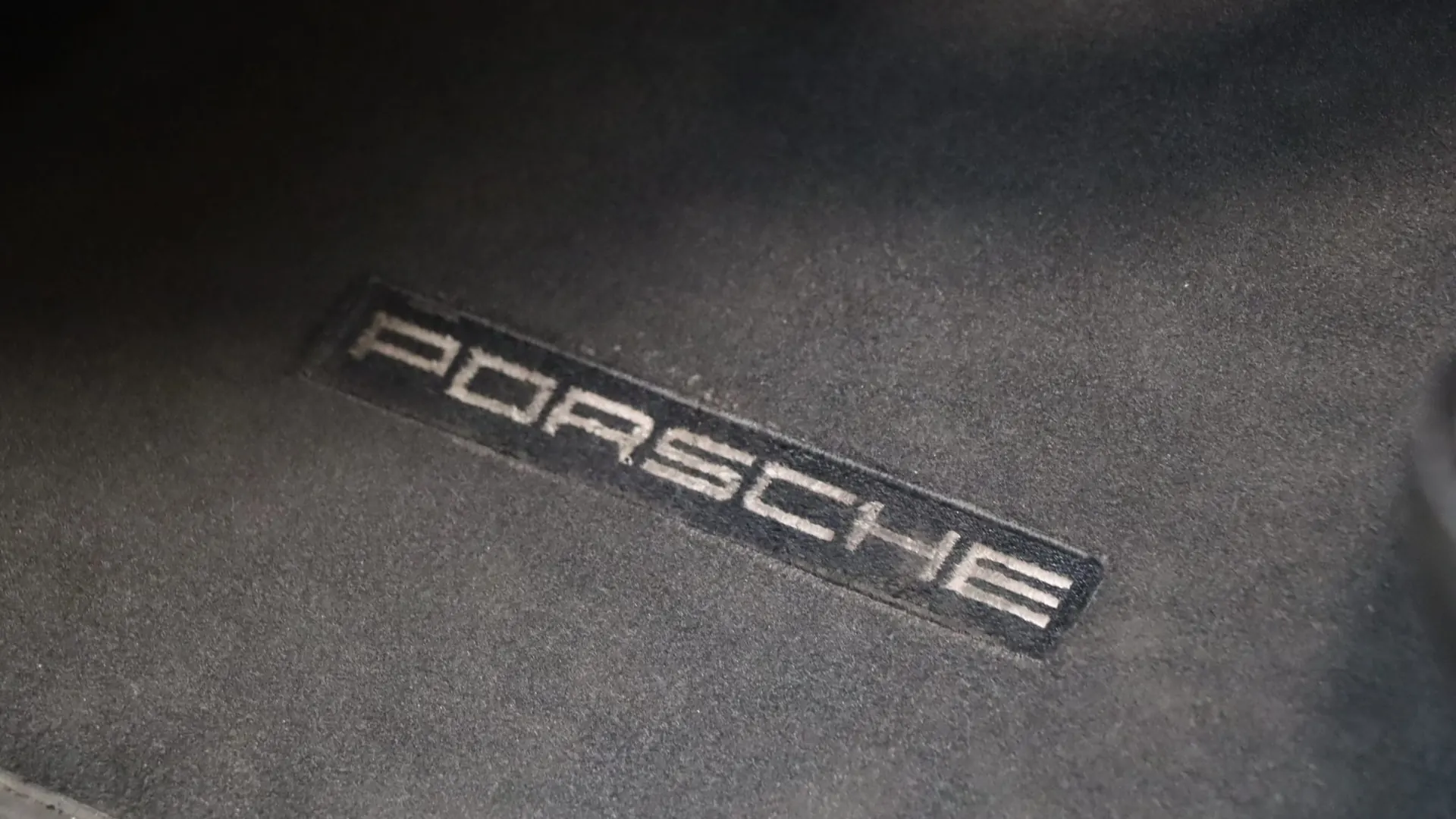 Porsche 911 — photo 17