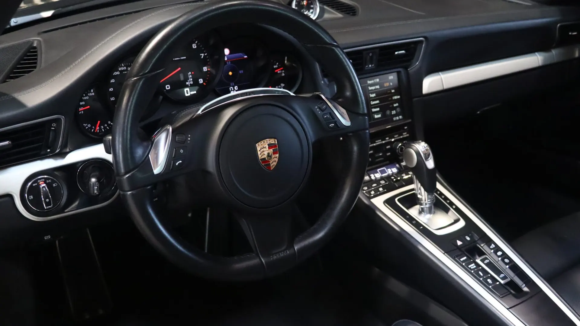 Porsche 911 — photo 18
