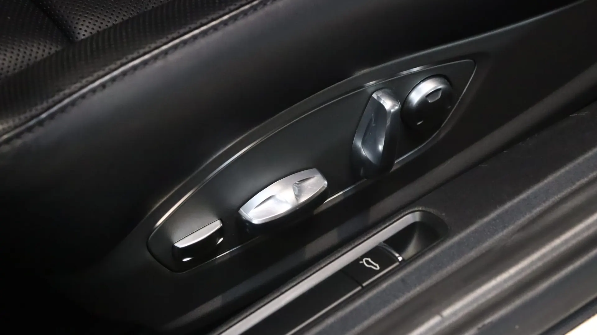 Porsche 911 — photo 16