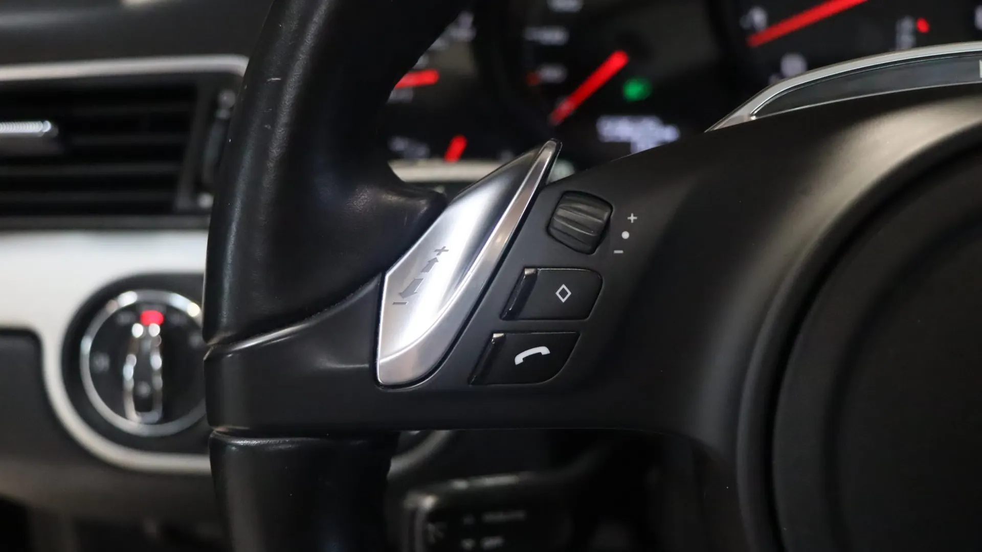 Porsche 911 — photo 21