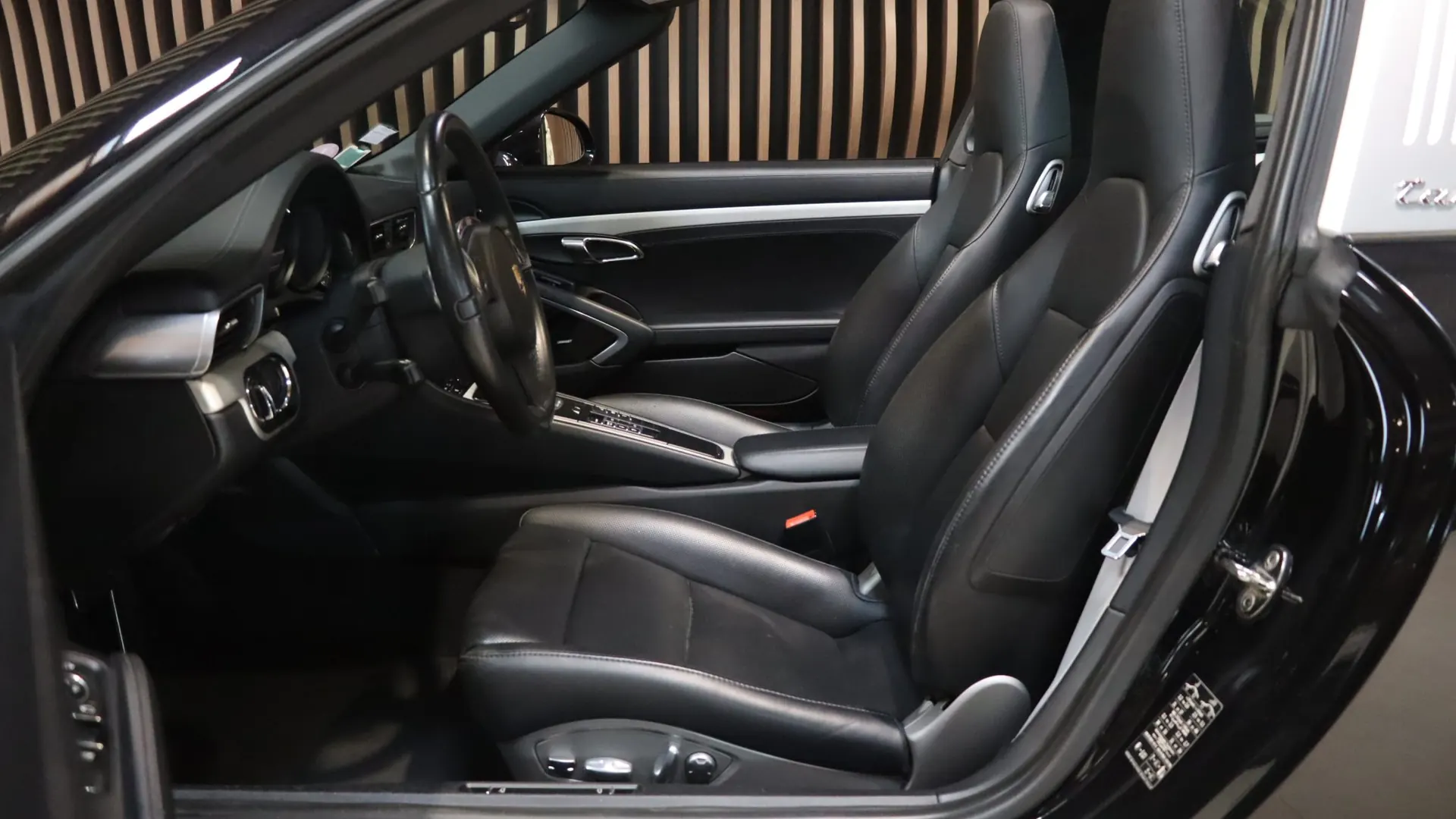 Porsche 911 — photo 8