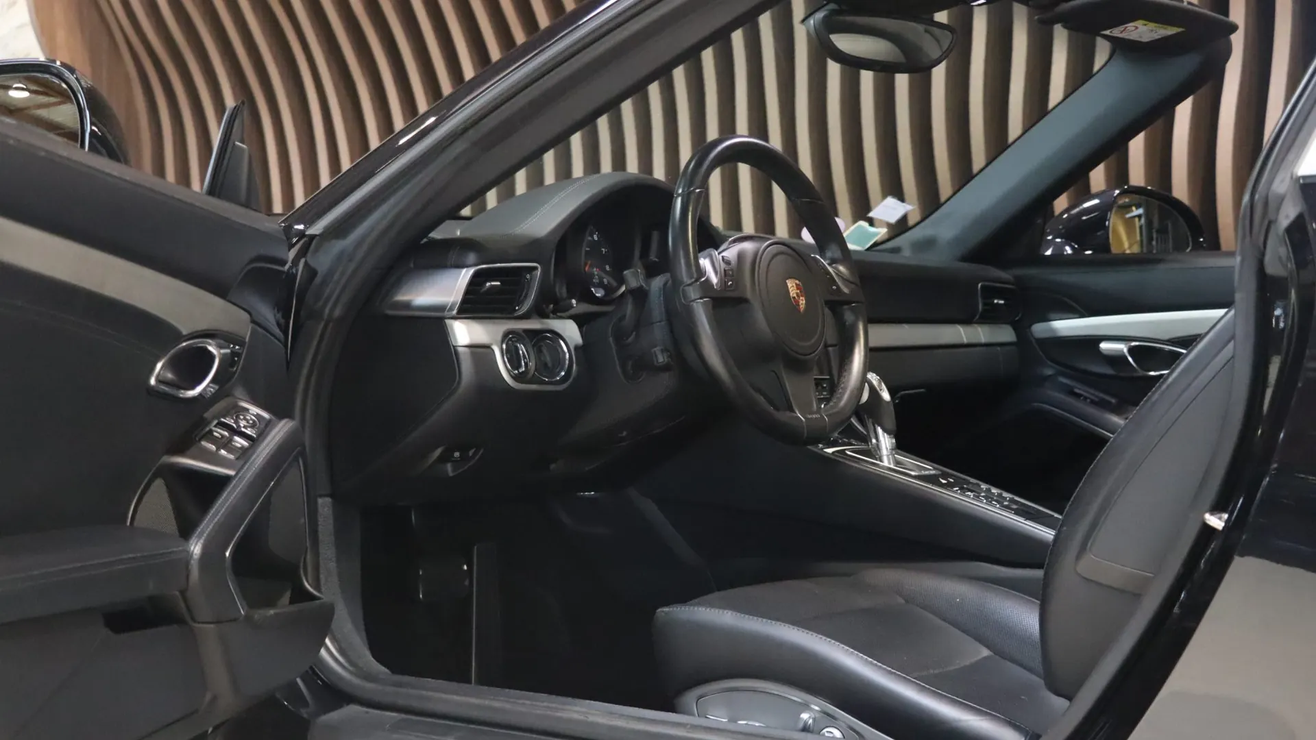 Porsche 911 — photo 9