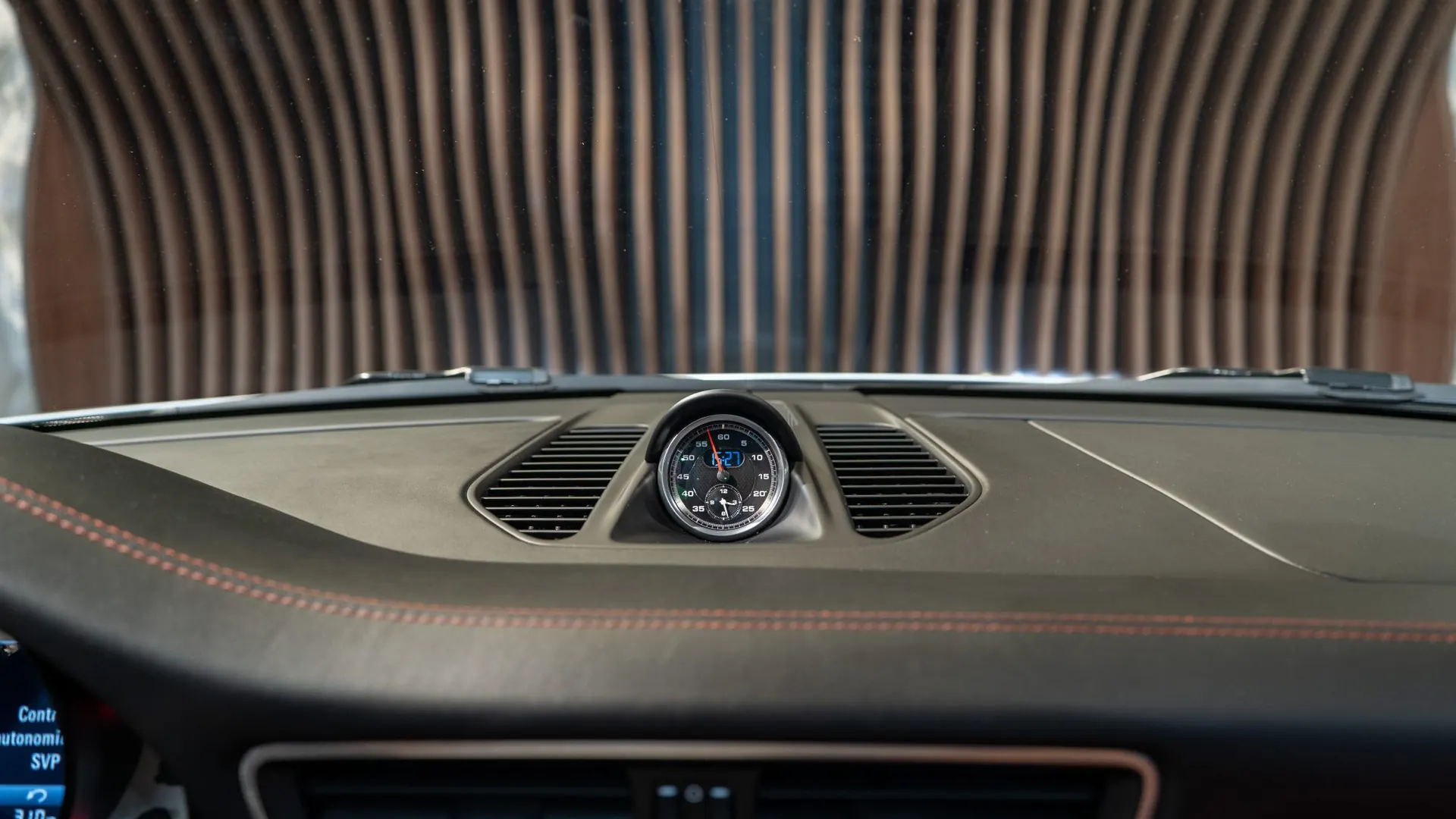 Porsche 911 — photo 18