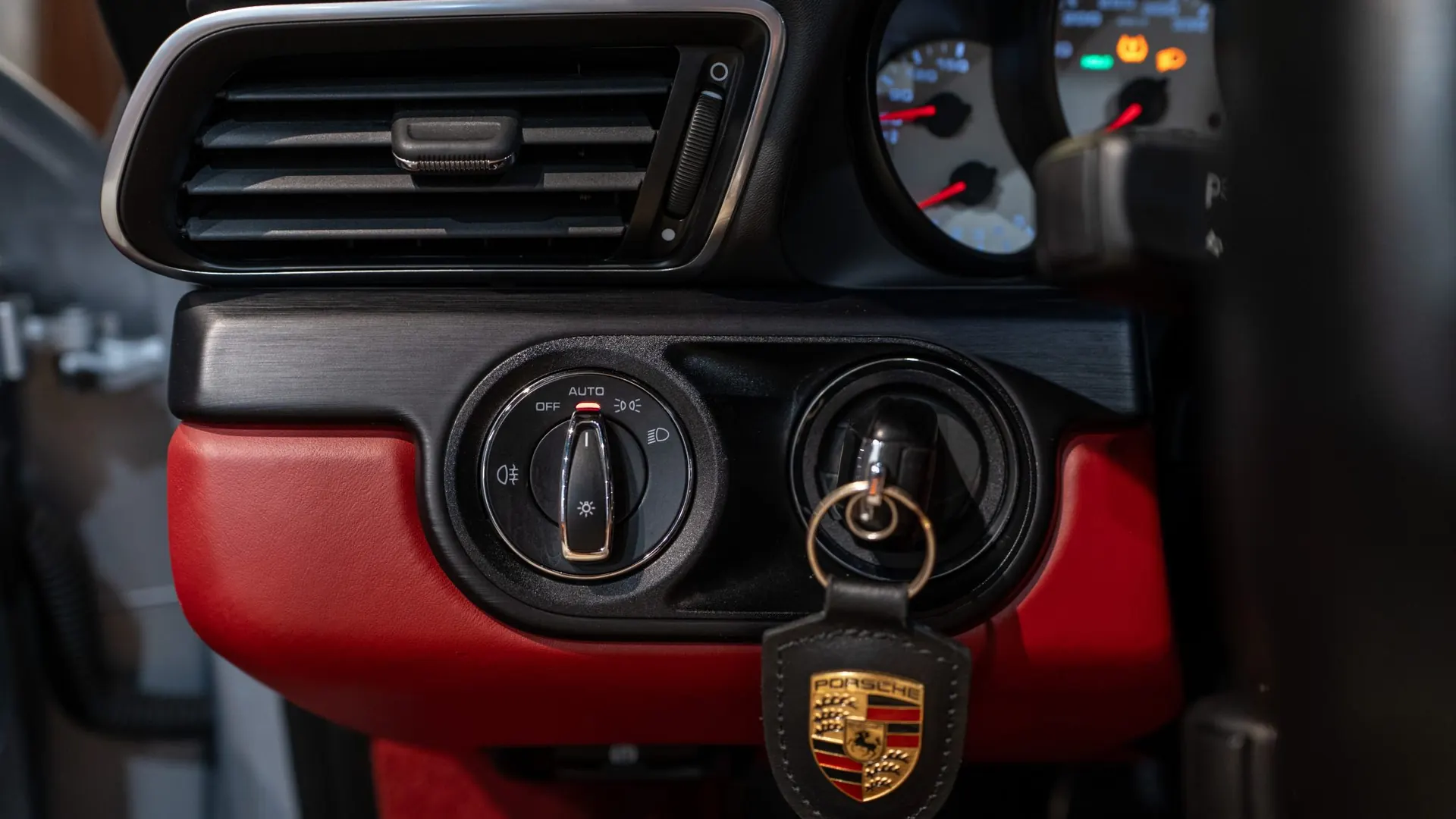 Porsche 911 — photo 27