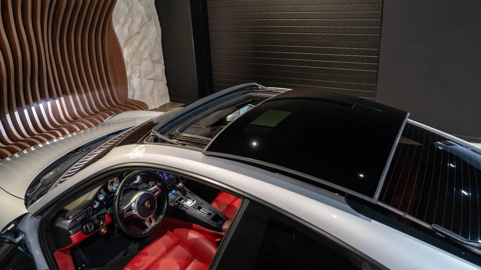 Porsche 911 — photo 26