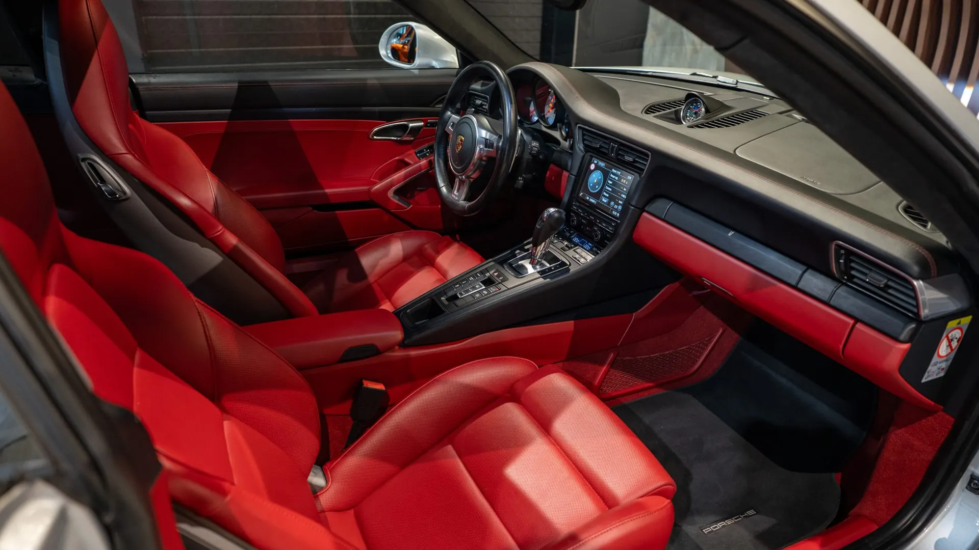 Porsche 911 — photo 11