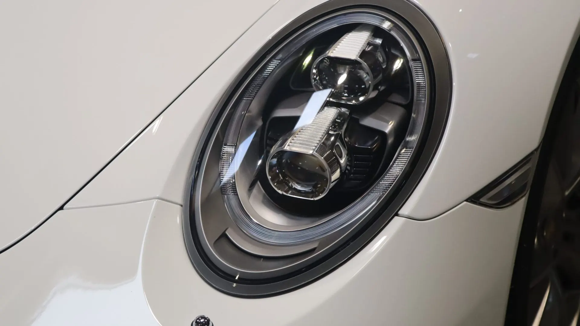 Porsche 911 — photo 38