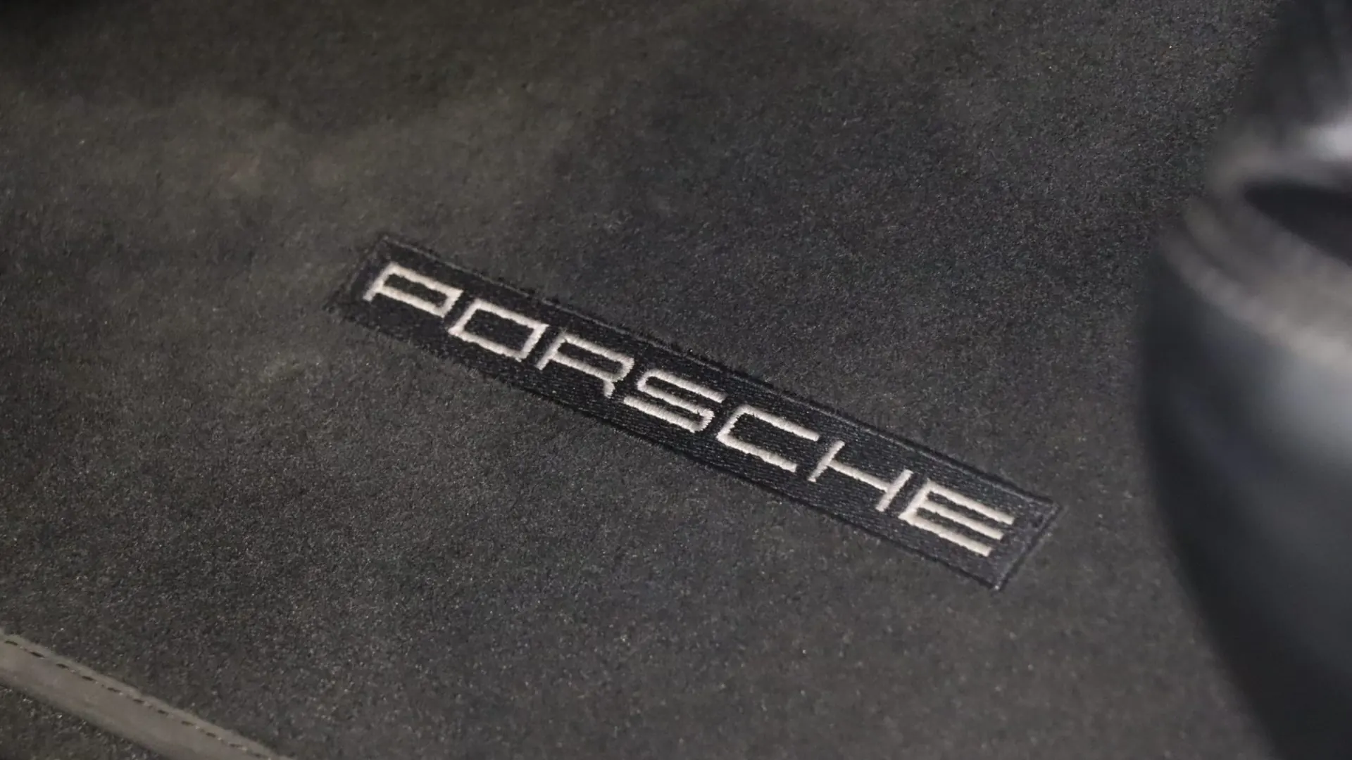 Porsche 911 — photo 15