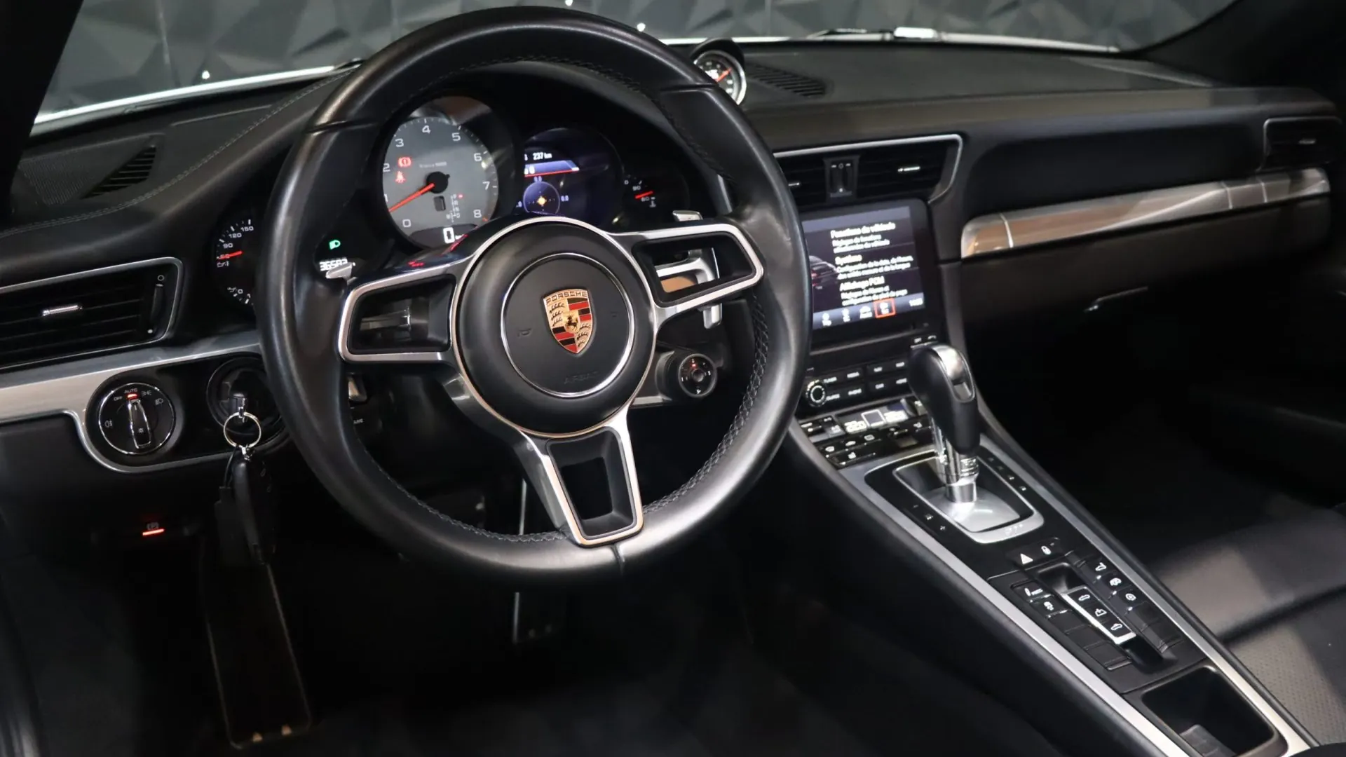 Porsche 911 — photo 17