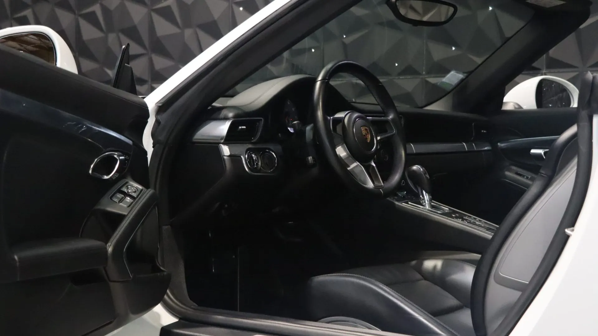 Porsche 911 — photo 9