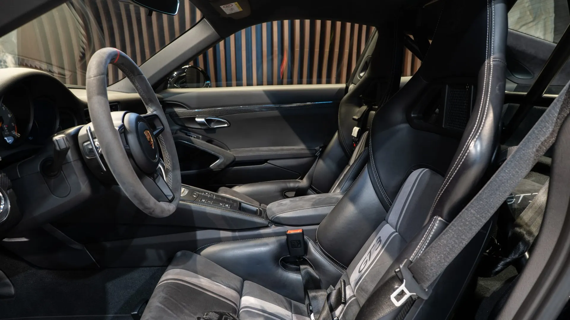Porsche 911 — photo 9