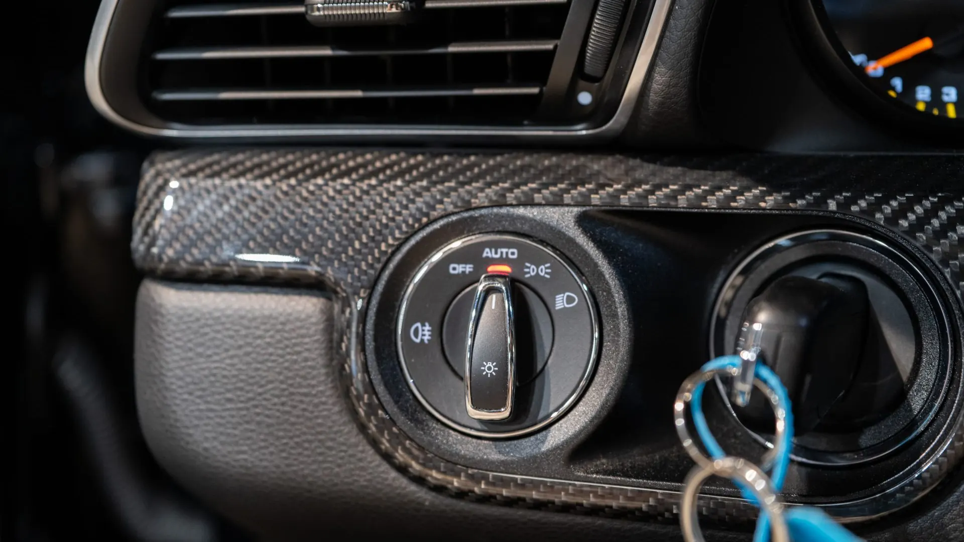 Porsche 911 — photo 17