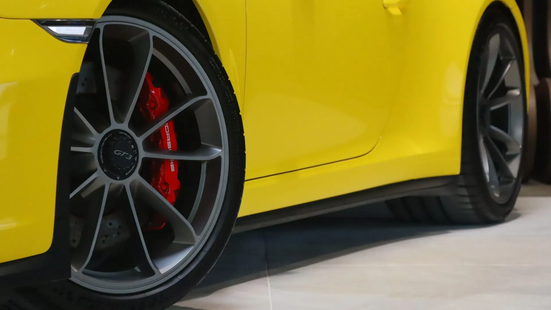 Porsche 911 — photo 37