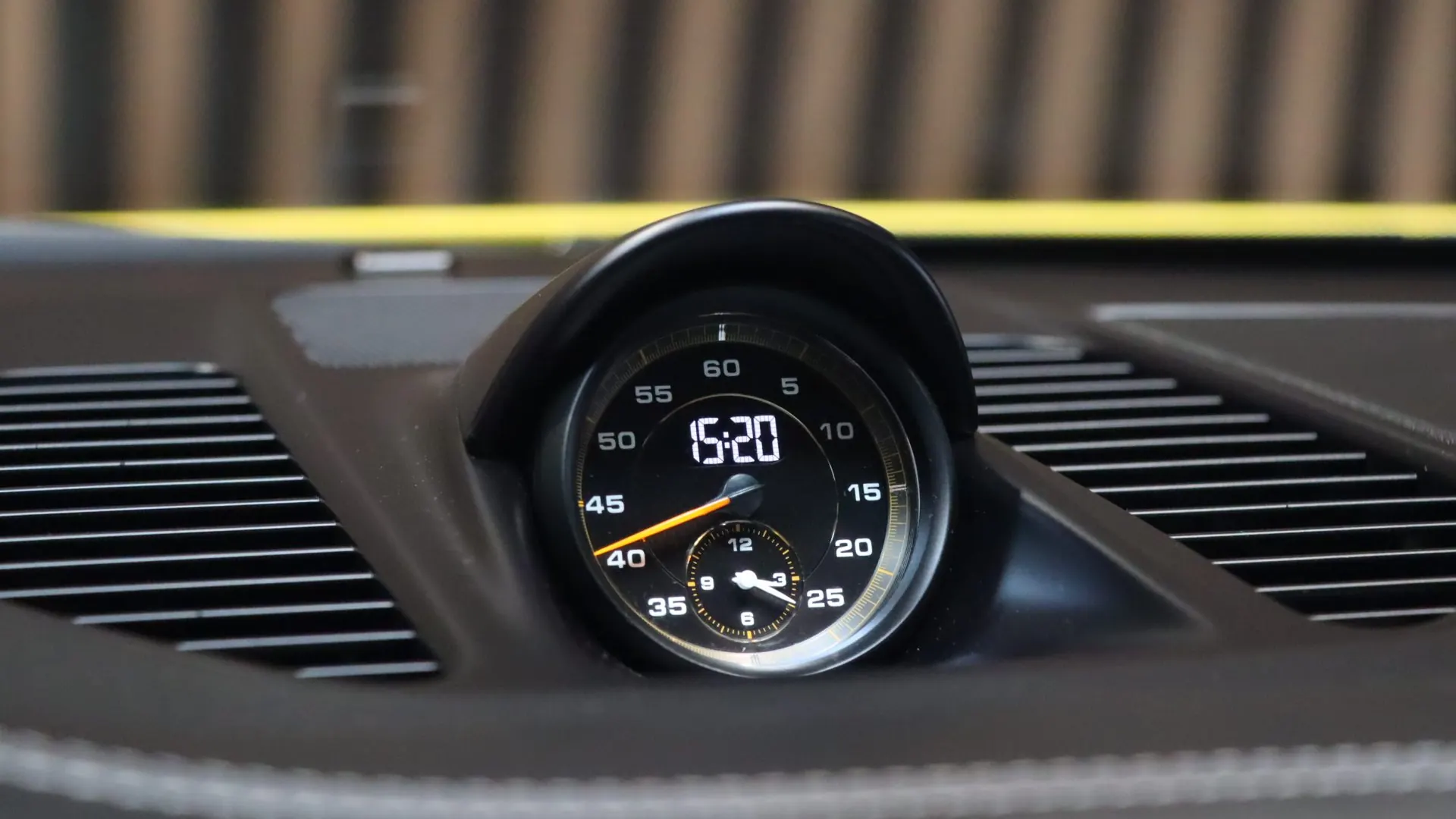 Porsche 911 — photo 24
