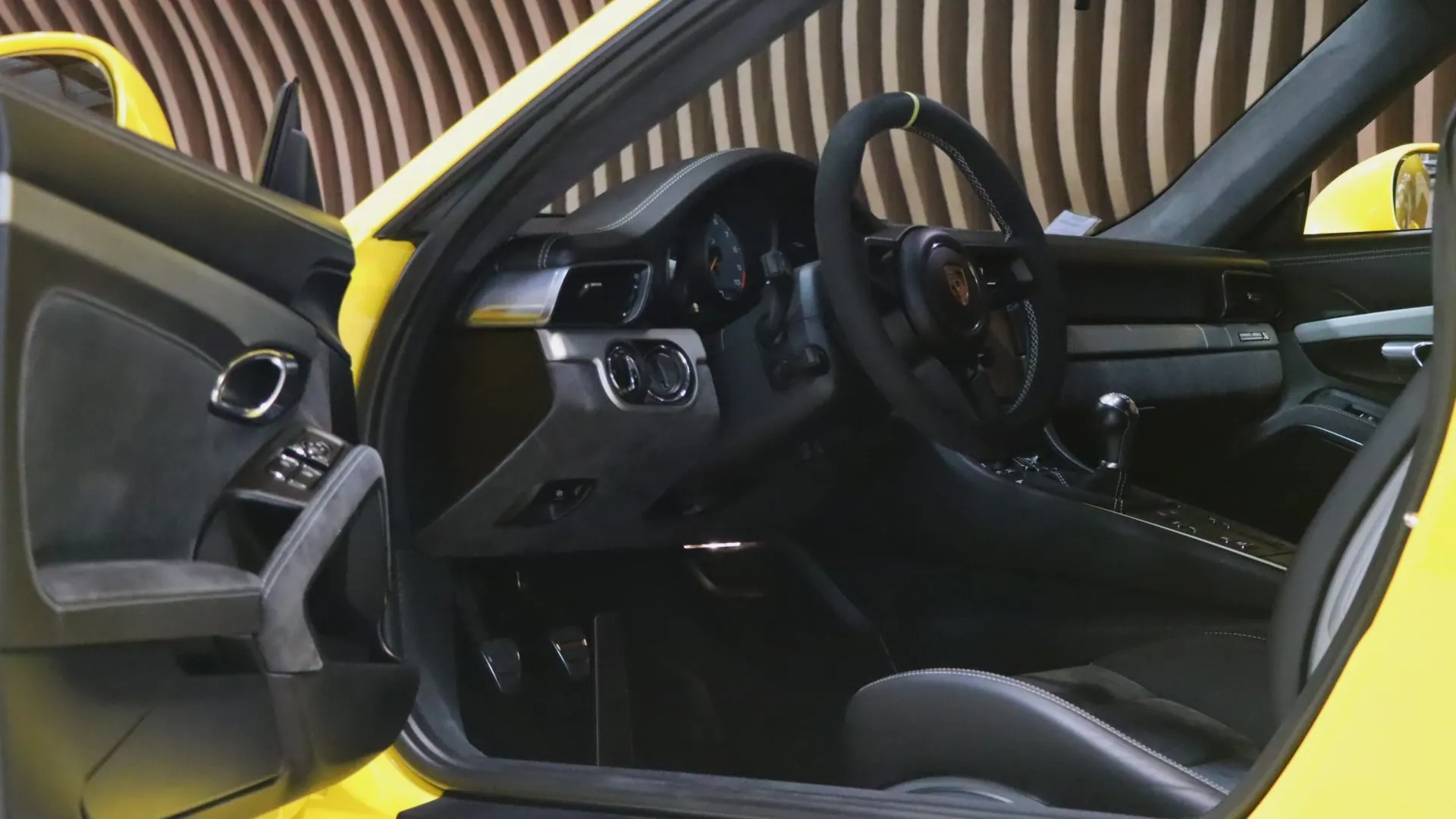 Porsche 911 — photo 8