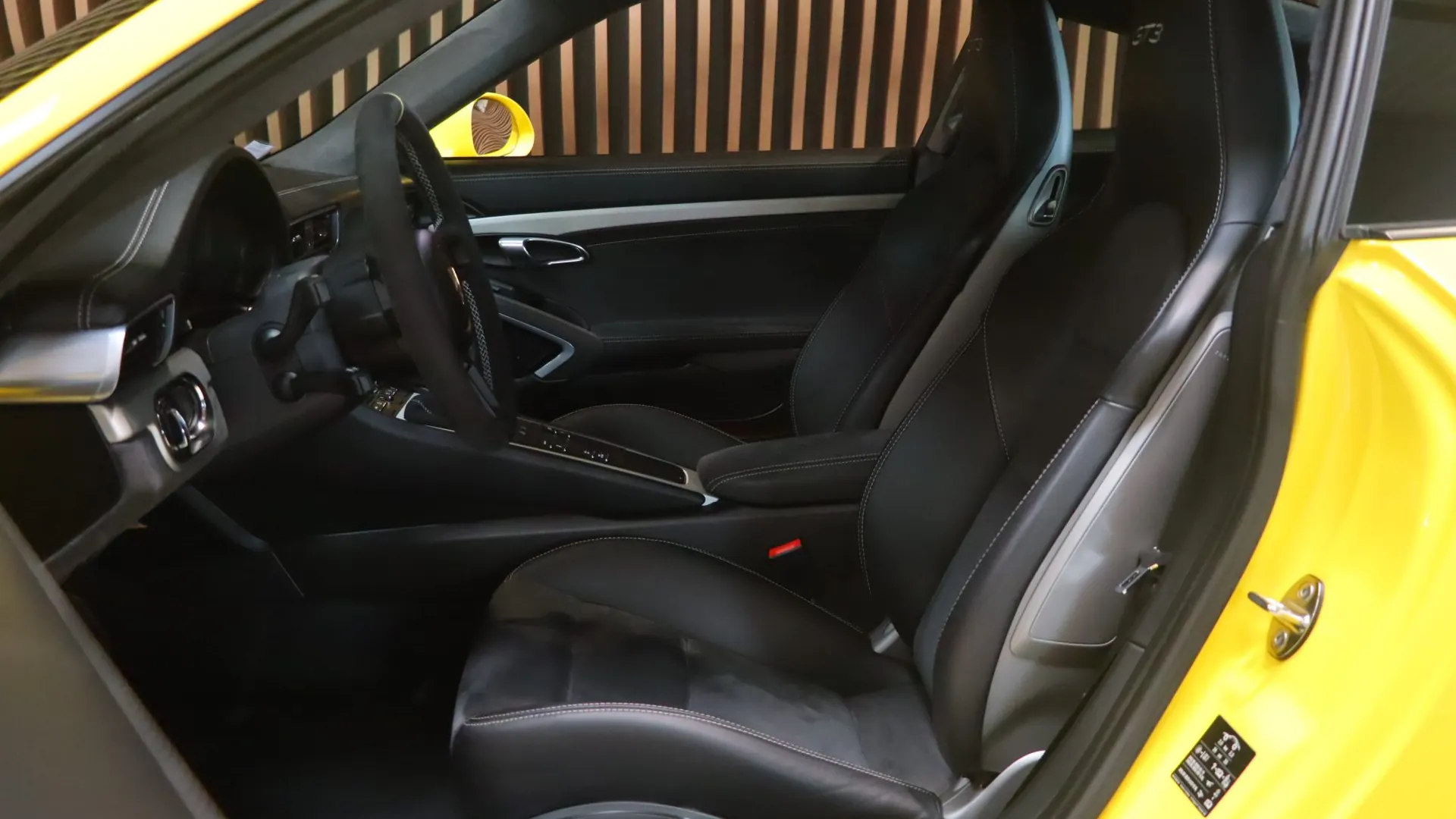 Porsche 911 — photo 7