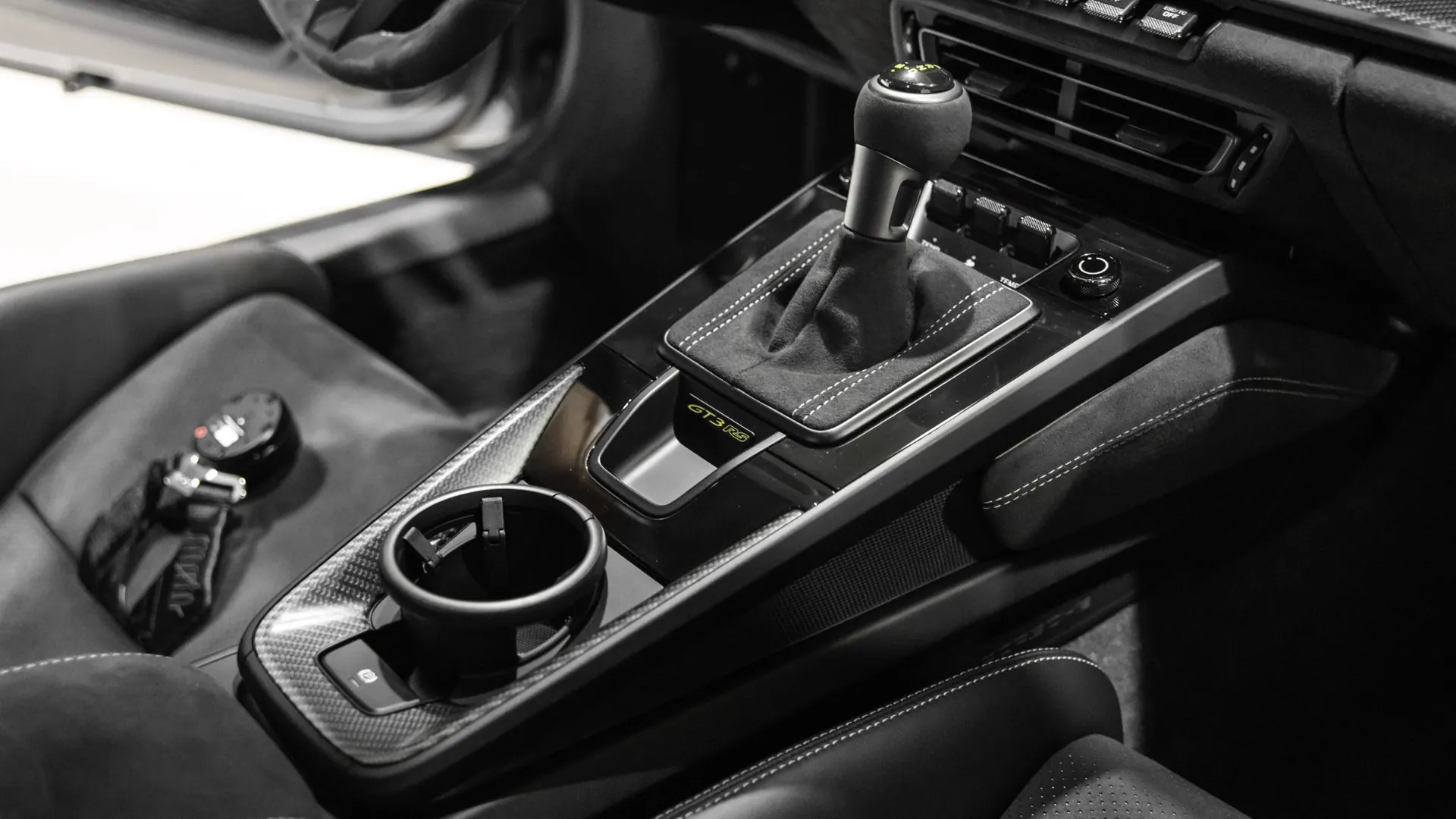 Porsche 911 — photo 25