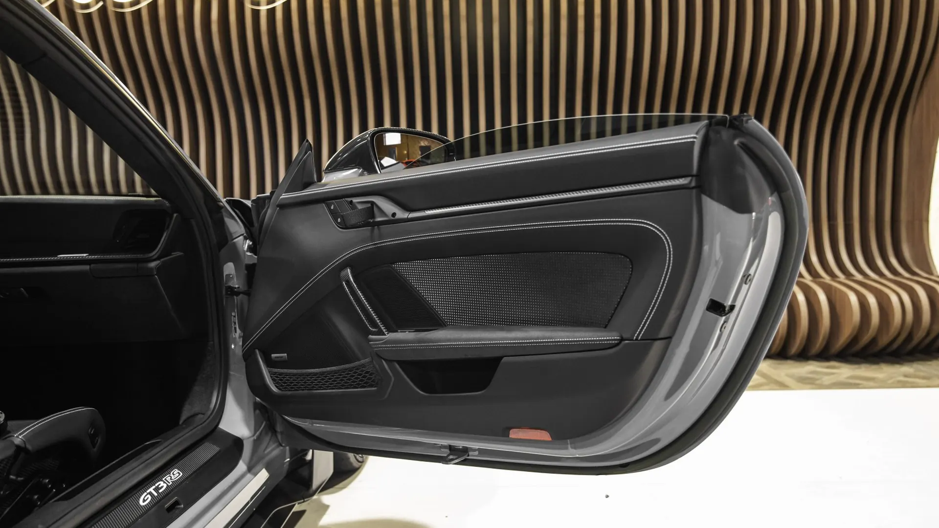 Porsche 911 — photo 16