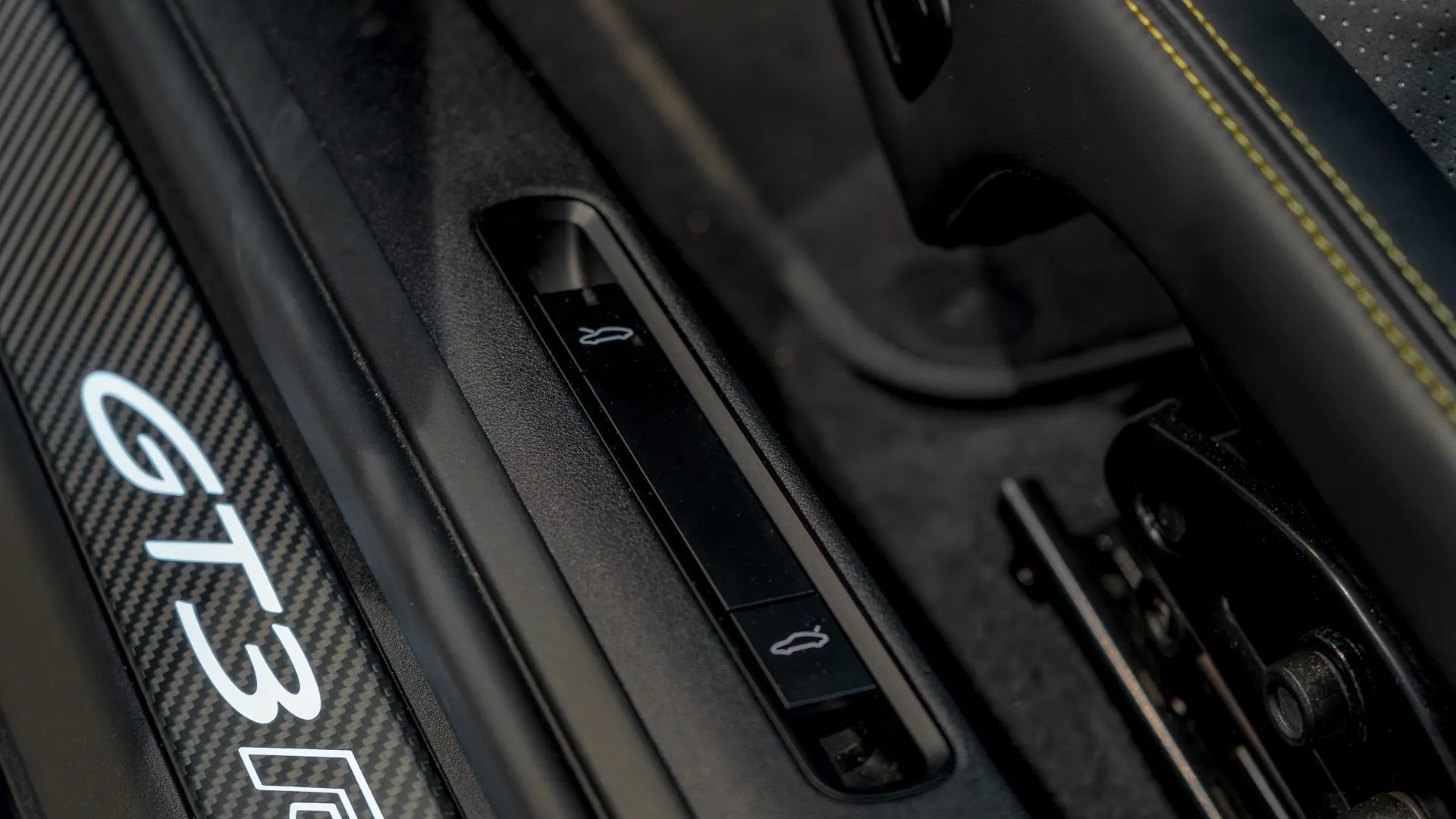 Porsche 911 — photo 28