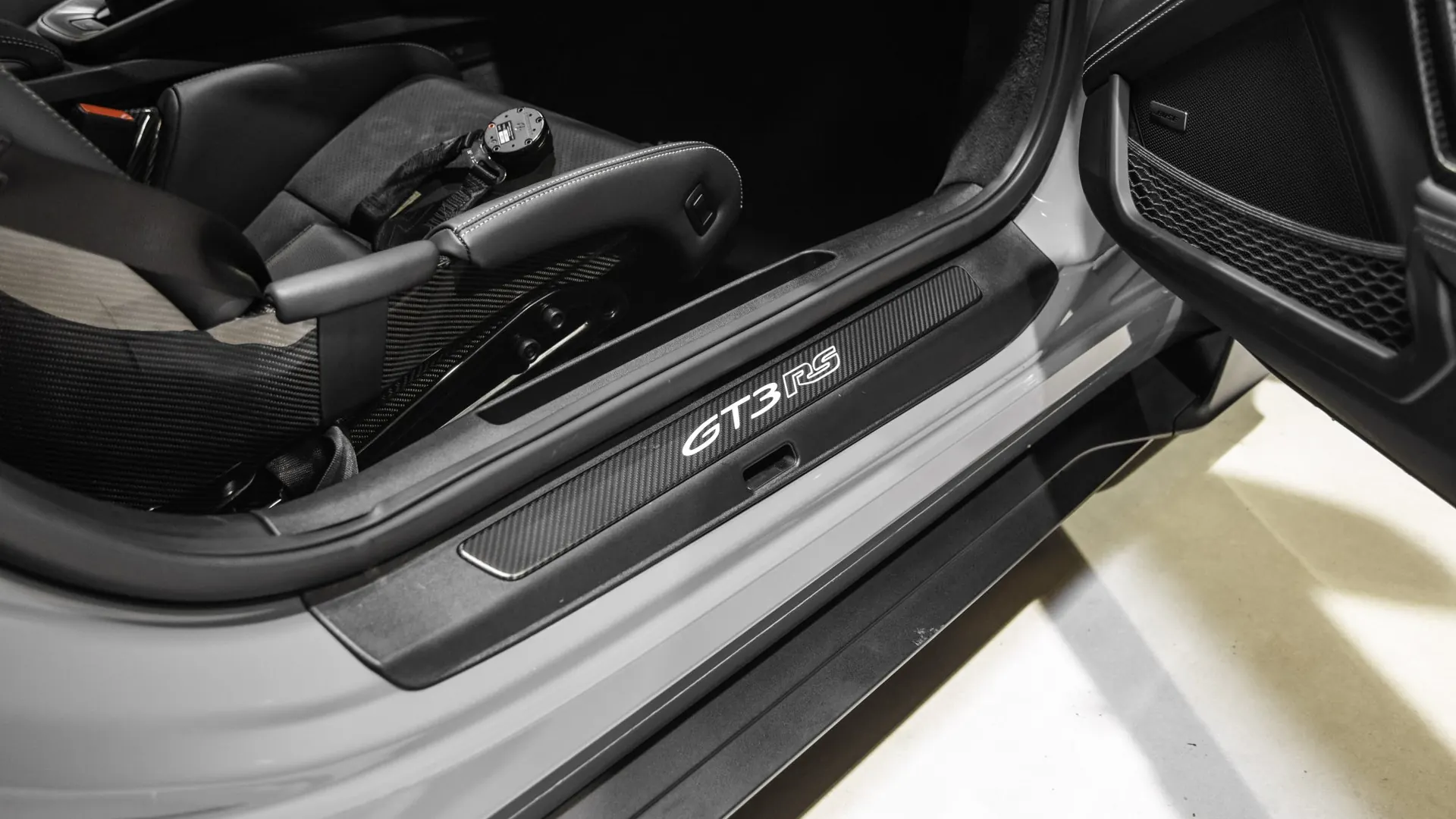 Porsche 911 — photo 15