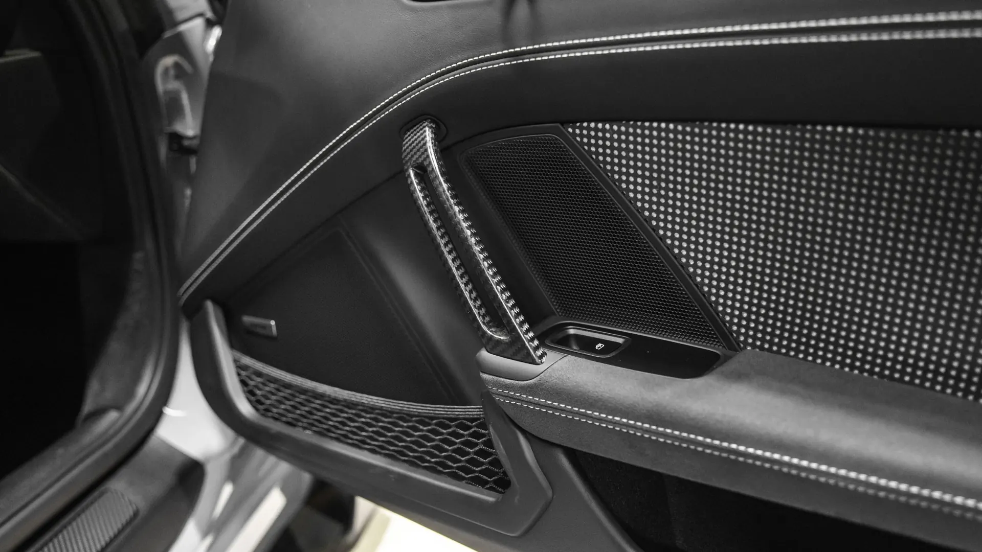 Porsche 911 — photo 17