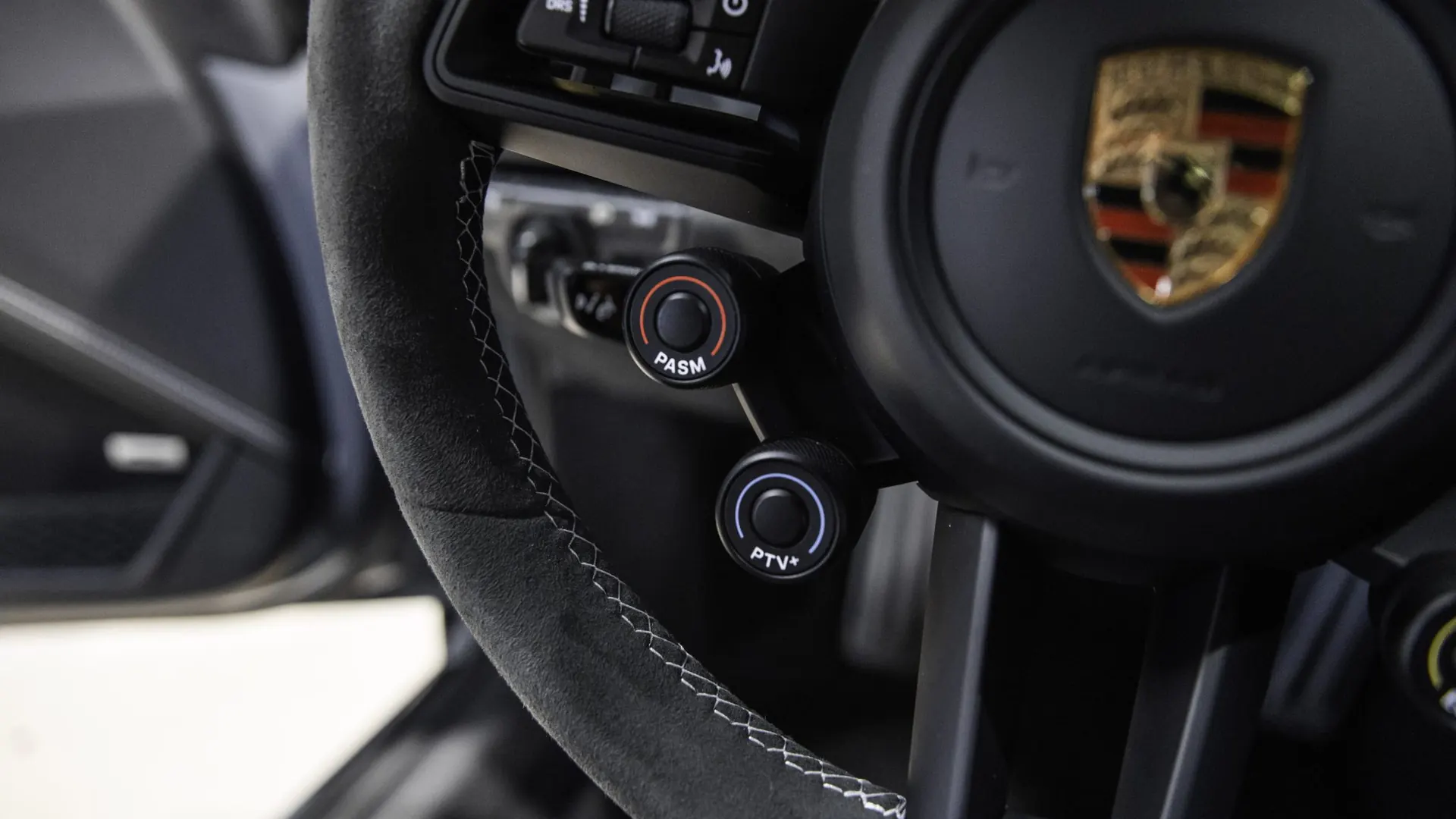 Porsche 911 — photo 33