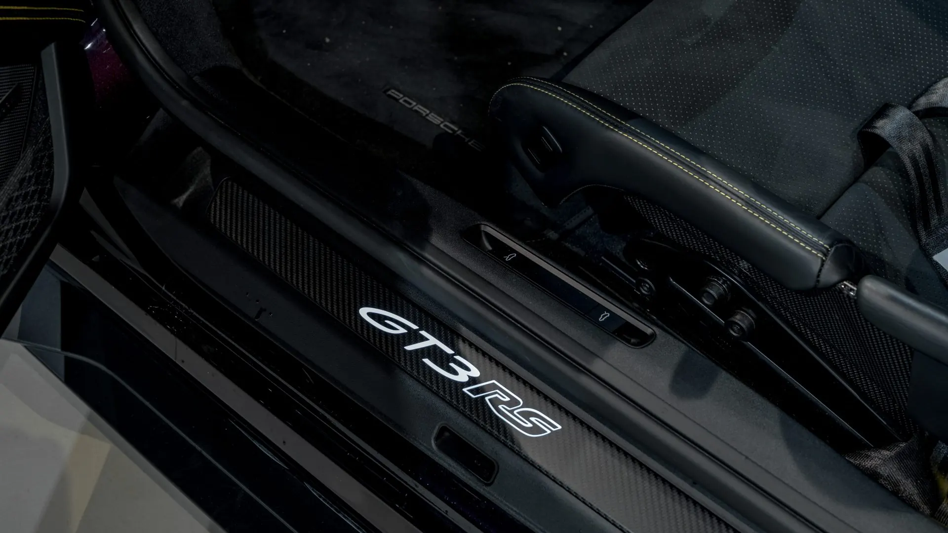 Porsche 911 — photo 17